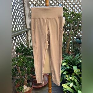 American Eagle The Everything Pocket Legging.  Beige.  Small. Side pockets.NWT